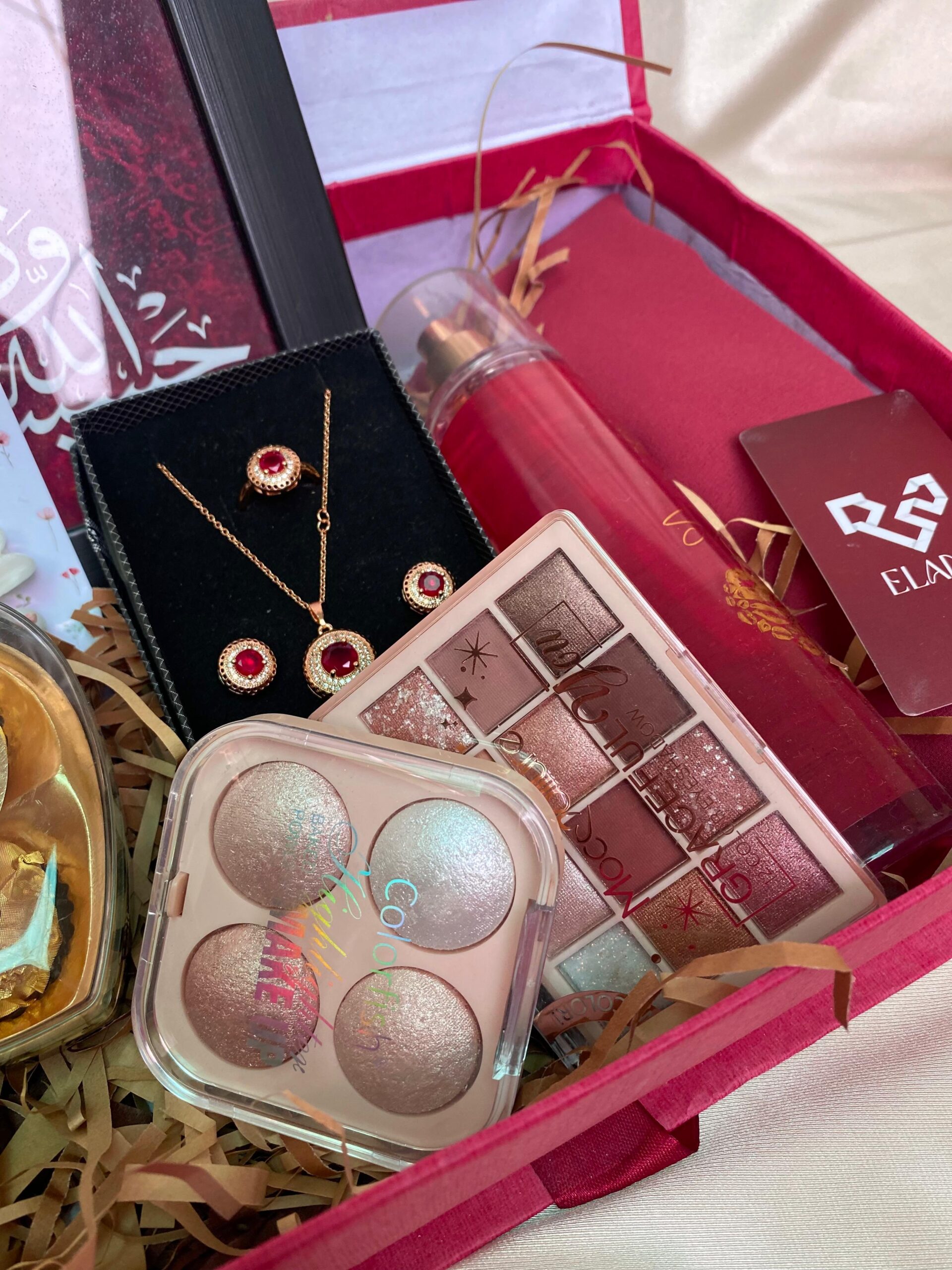 Crimson Gift Box - Image 4