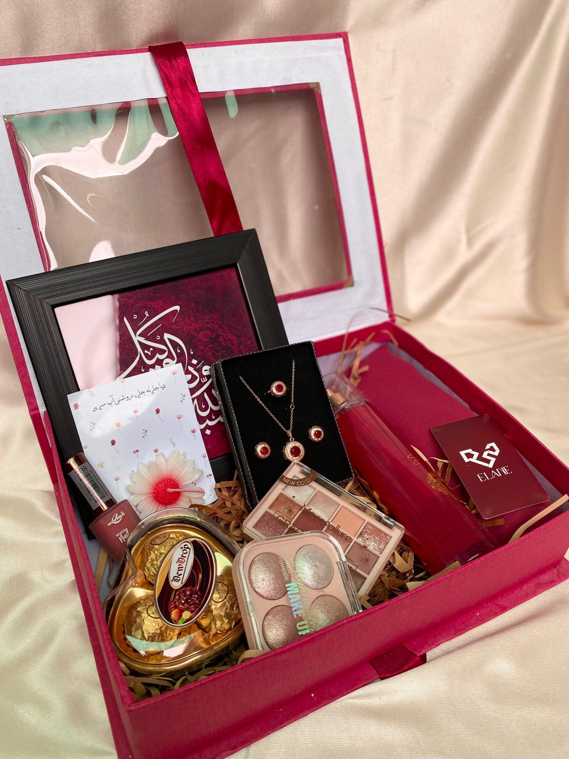 Crimson Gift Box - Image 3
