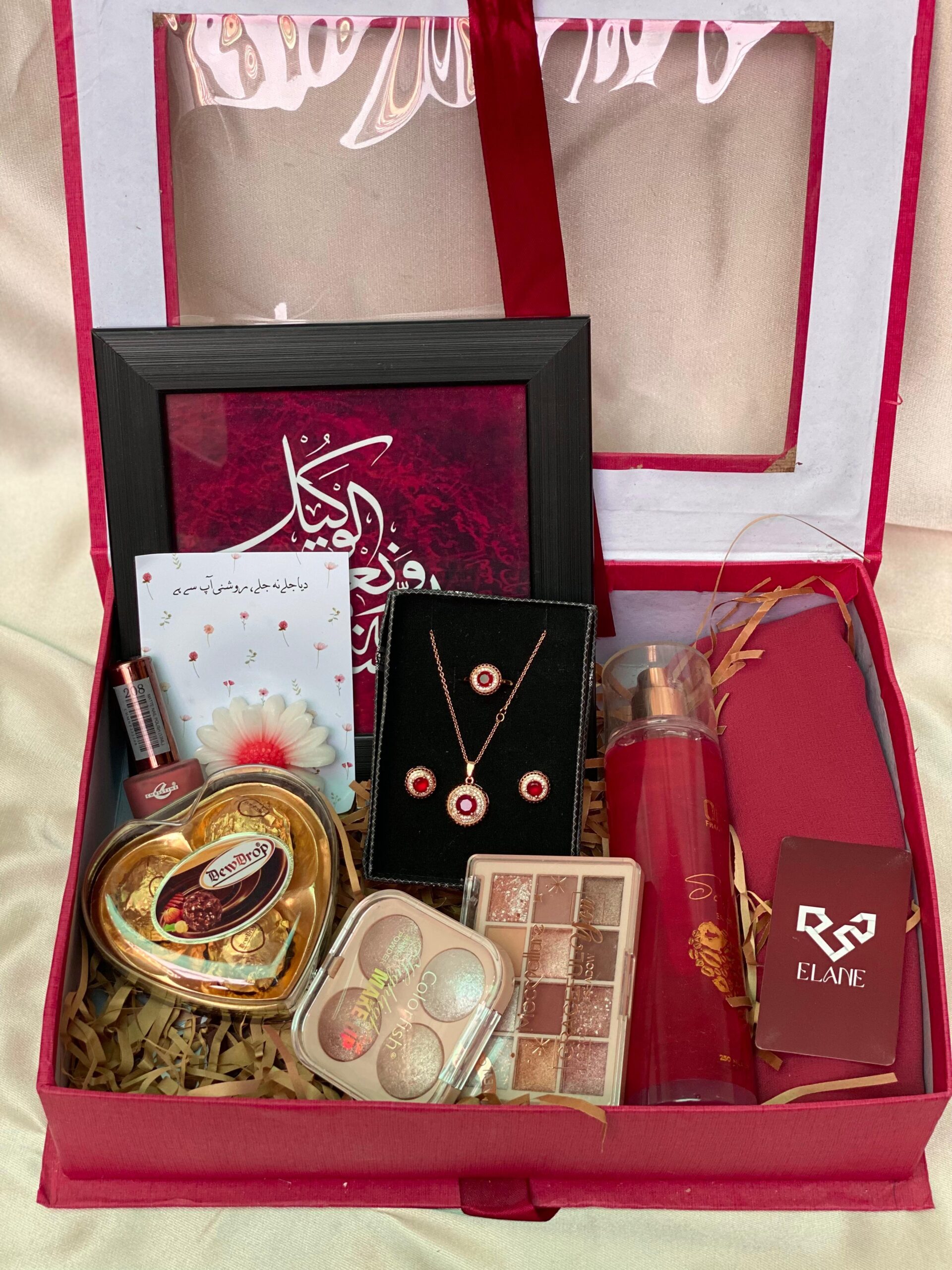 Crimson Gift Box - Image 2
